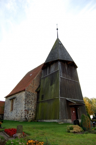 Der holzverschalte Turm