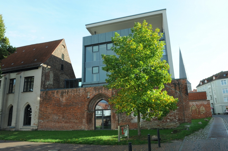 Die Hochschule für Musik und Theater hat ihr Domizil im einstigen Katharnenkloster, das um moderne Bauten ergänzt wurde.