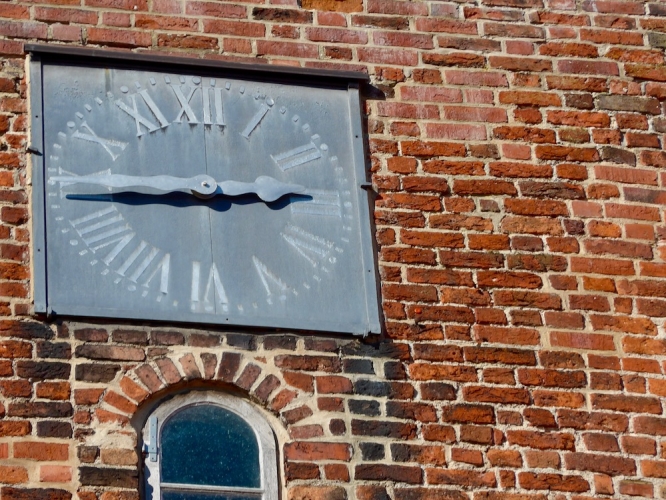 Das Ziffernblatt der Kalkhorster Turmuhr.