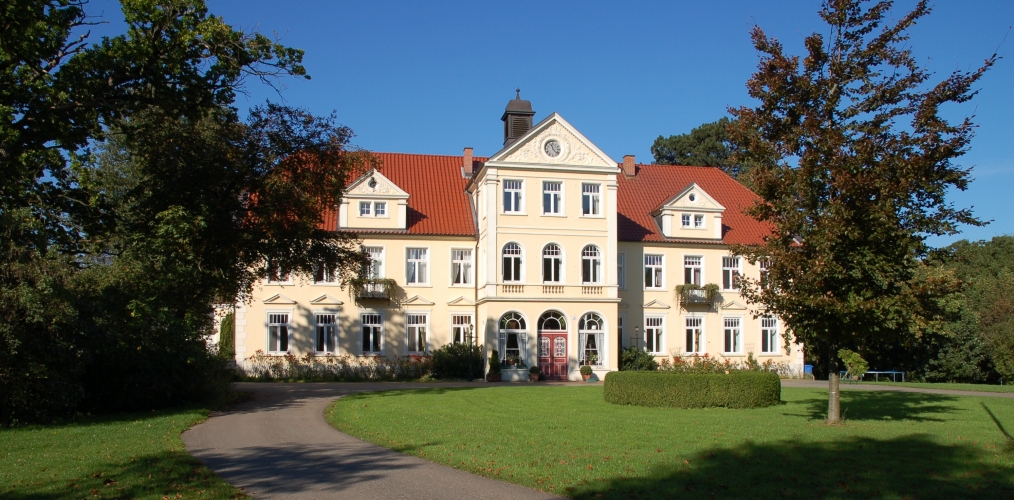 Die Auffahrt vom Gutshaus Oberhof.
