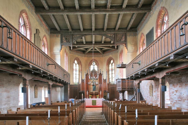 Das Innere der Selmsdorfer Kirche.
