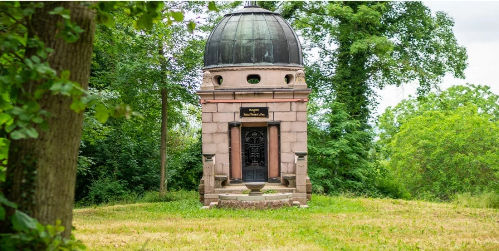 Liebevoll restauriert: Mausoleum des Ehepaars Wessel