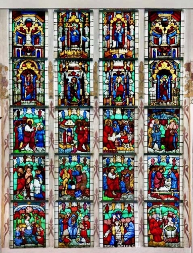 Die Glasmalereien wurden um 1400 für die Marienkirche geschaffen.
