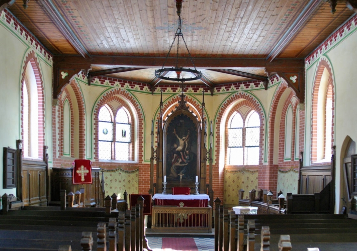 Blick ins Innere auf den Altar