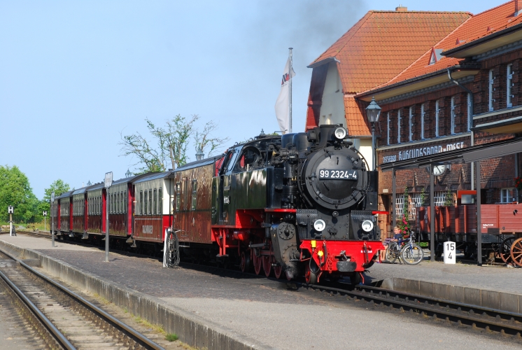 Der „Molli“ am Bahnhof Bad Doberan.