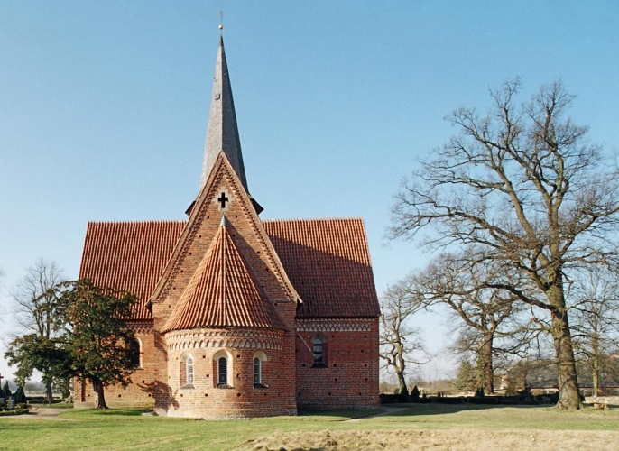 Die Kirche Vietlübbe von Osten.