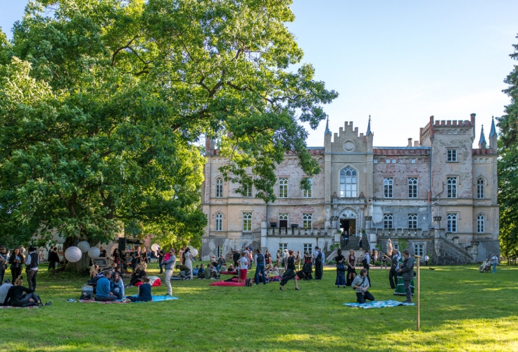 Parkansicht während des jährlich stattfindenden Victorian Art Festivals