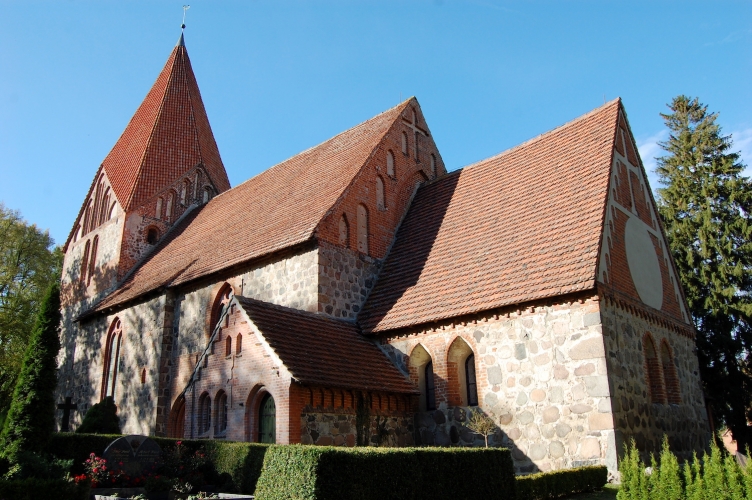 Die Kirche Bernitt von Süden